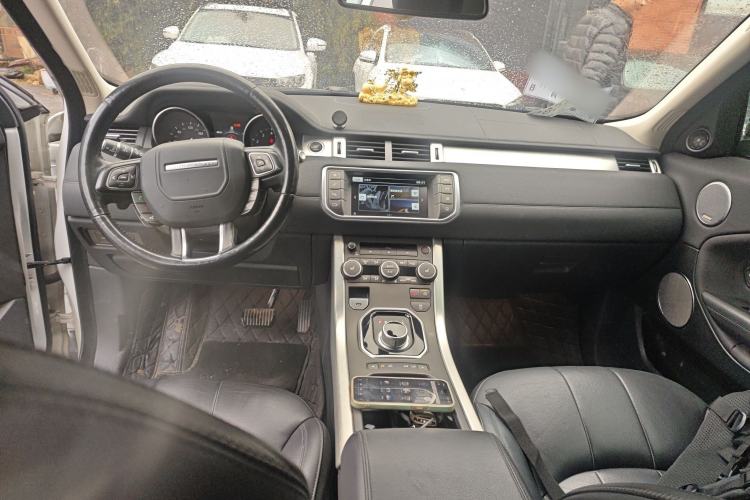 Used Land Rover Range Evoque 2016 2.0T SE Smart Glow Edition Center Console
