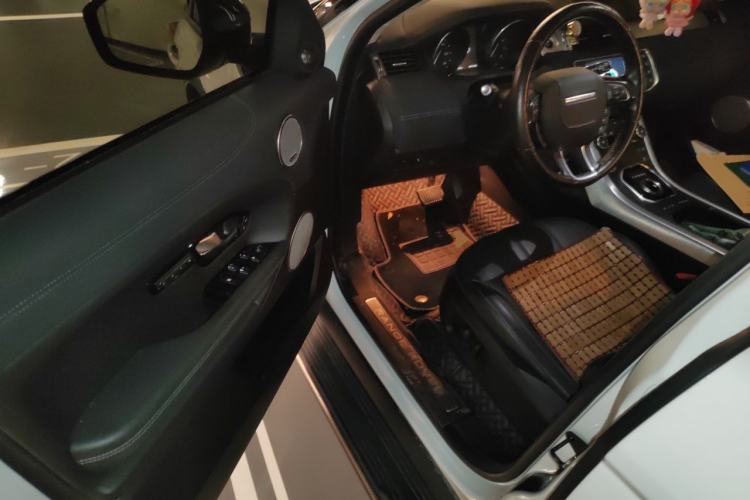 Used Land Rover Range Evoque 2016 2.0T SE PLUS Smart Enjoyment Edition Driver Seat