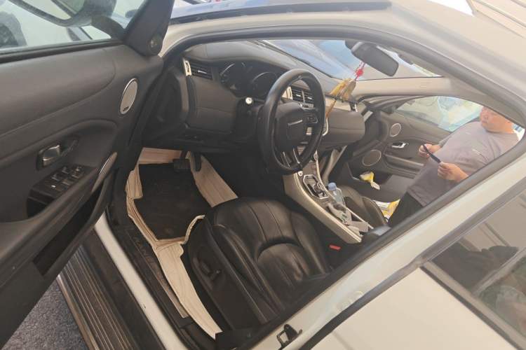 Used Land Rover Range Evoque 2016 2.0T SE Smart Glow Edition Driver Seat