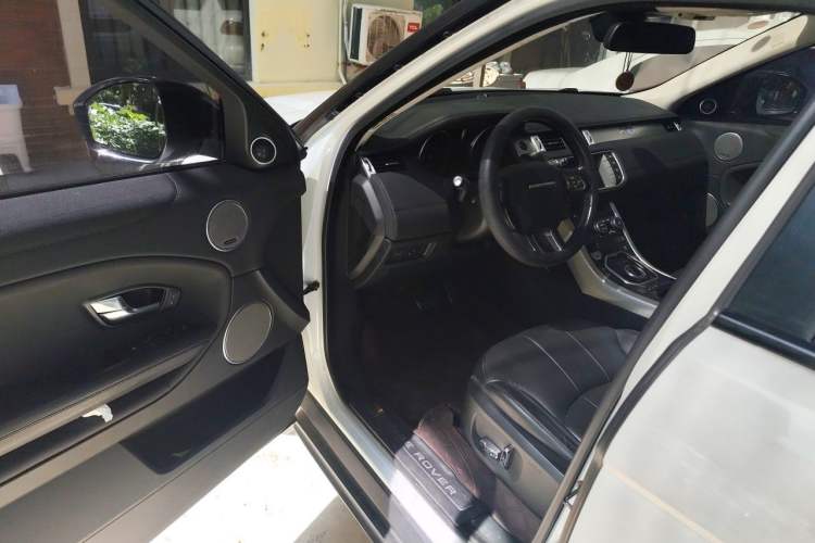 Used Land Rover Range Evoque 2016 2.0T SE Smart Glow Edition Driver Seat