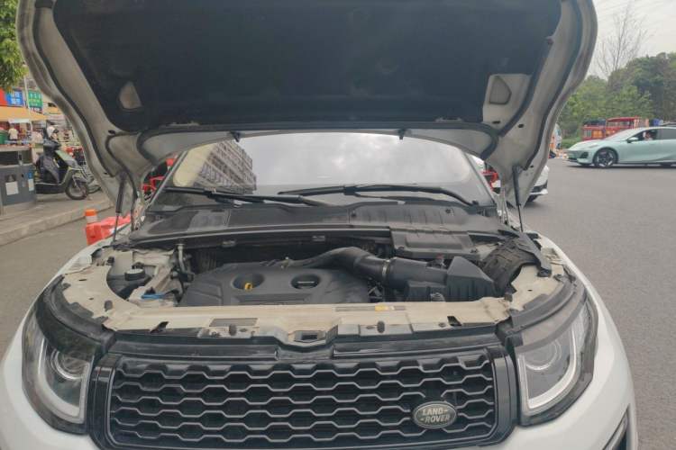 Used Land Rover Range Evoque 2016 2.0T SE Smart Glow Edition Engine Bay