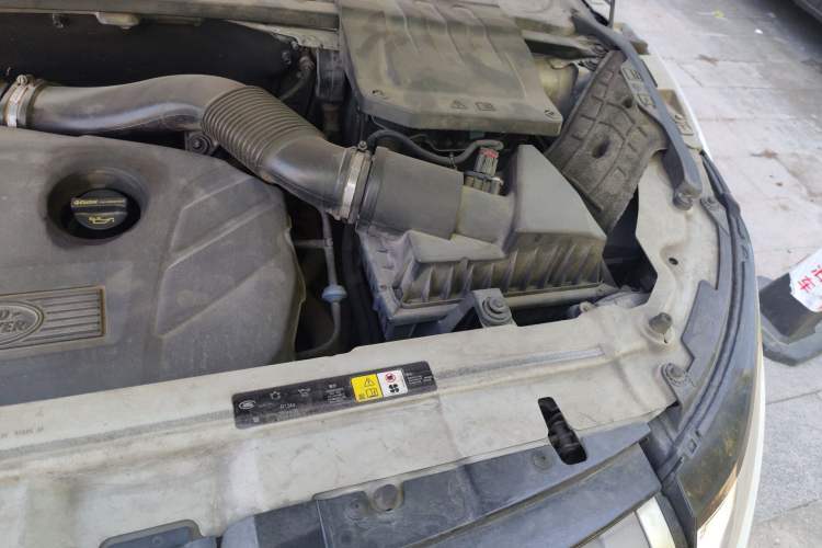 Used Land Rover Range Evoque 2016 2.0T SE Smart Glow Edition Engine Bay Left