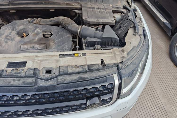 Used Land Rover Range Evoque 2016 2.0T SE PLUS Smart Enjoyment Edition Engine Bay Left