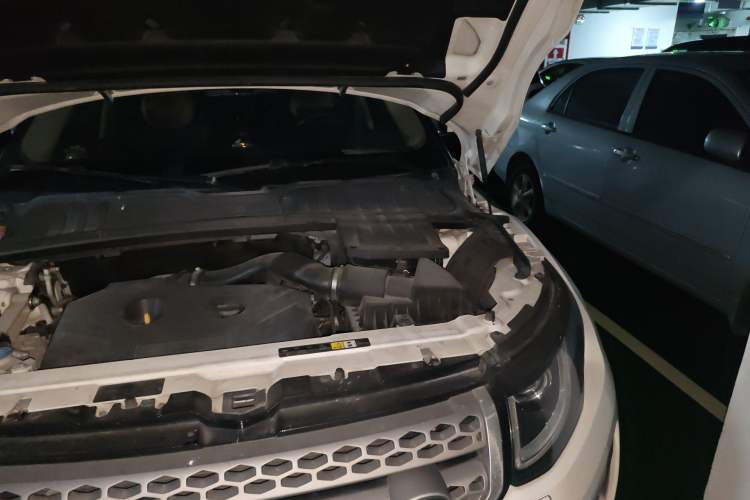Used Land Rover Range Evoque 2016 2.0T SE Smart Glow Edition Engine Bay Left