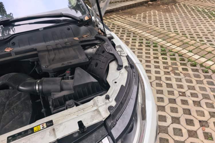 Used Land Rover Range Evoque 2016 2.0T SE Smart Glow Edition Engine Bay Left