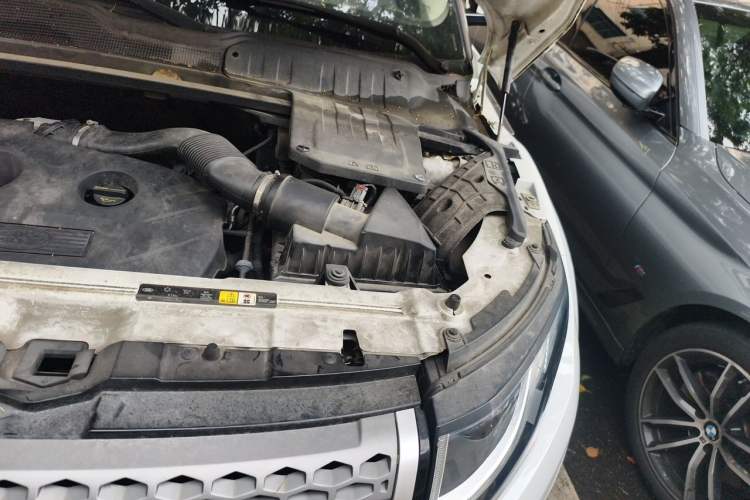 Used Land Rover Range Evoque 2016 2.0T SE Smart Glow Edition Engine Bay Left