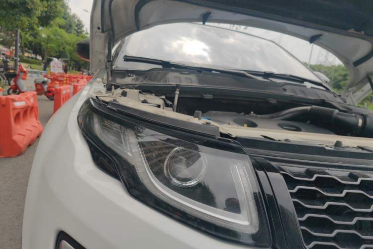 Used Land Rover Range Evoque 2016 2.0T SE Smart Glow Edition Engine Bay Right