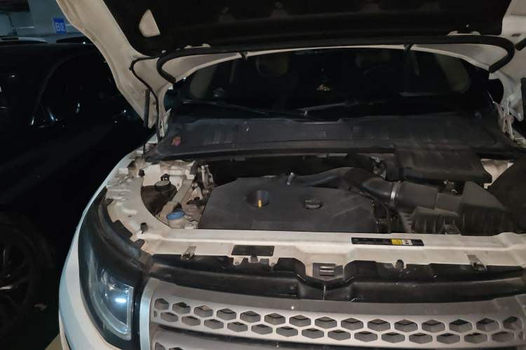 Used Land Rover Range Evoque 2016 2.0T SE Smart Glow Edition Engine Bay Right