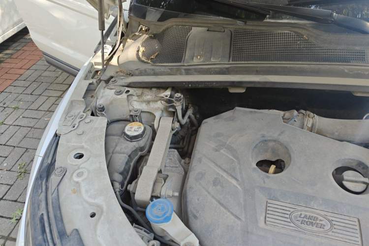 Used Land Rover Range Evoque 2016 2.0T PURE Style Edition Engine Bay Right