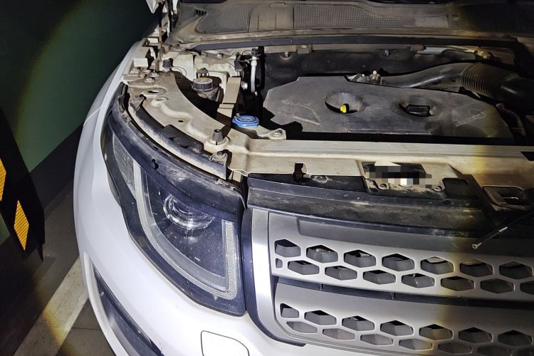 Used Land Rover Range Evoque 2016 2.0T SE Smart Glow Edition Engine Bay Right