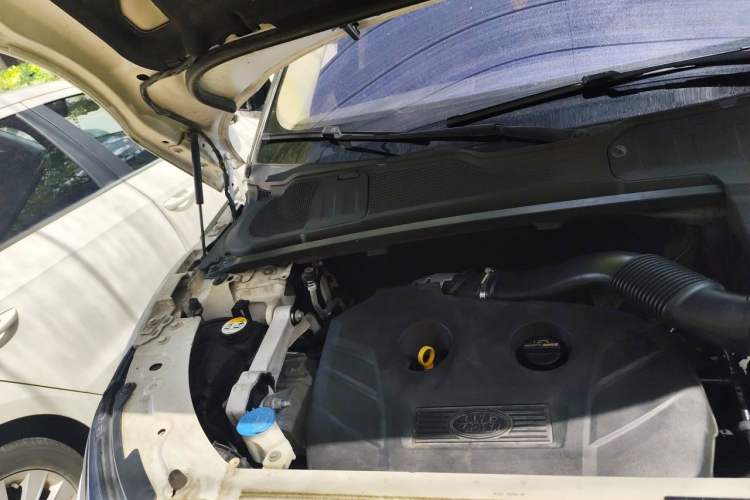 Used Land Rover Range Evoque 2016 2.0T SE Smart Glow Edition Engine Bay Right