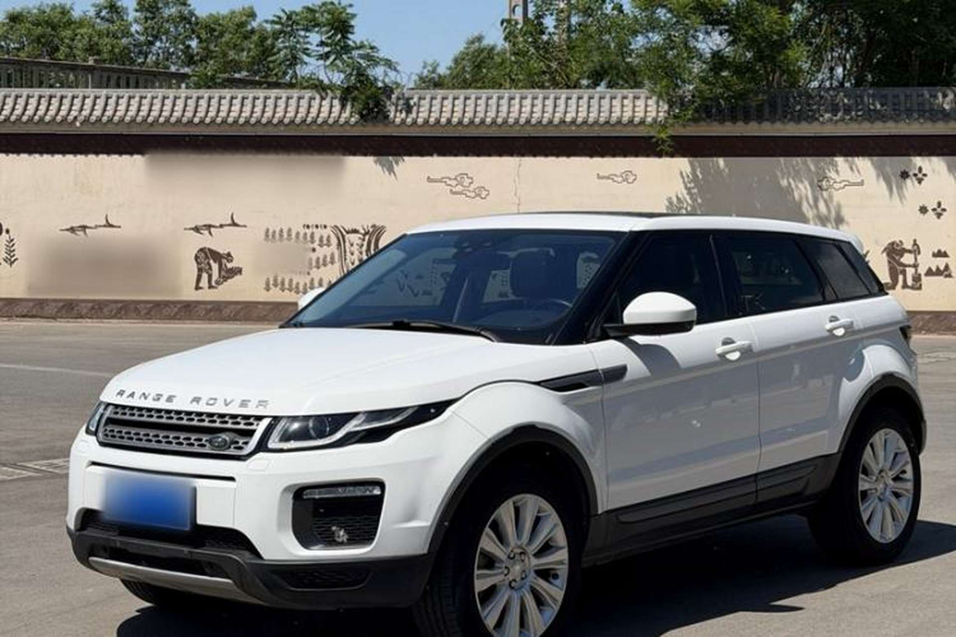 Used Land Rover Range Evoque 2016 2.0T SE Smart Glow Edition Front Left 45 Deg