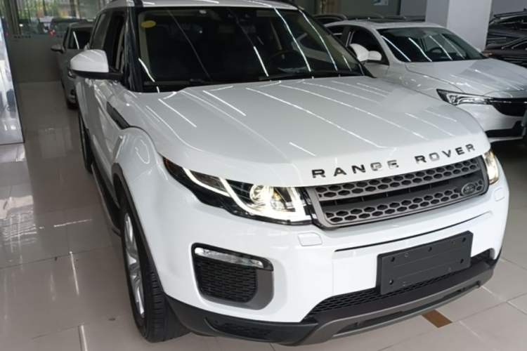 Used Land Rover Range Evoque 2016 2.0T PURE Style Edition Front Right 45 Deg