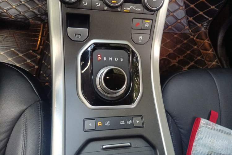 Used Land Rover Range Evoque 2016 2.0T PURE Style Edition Gear Lever