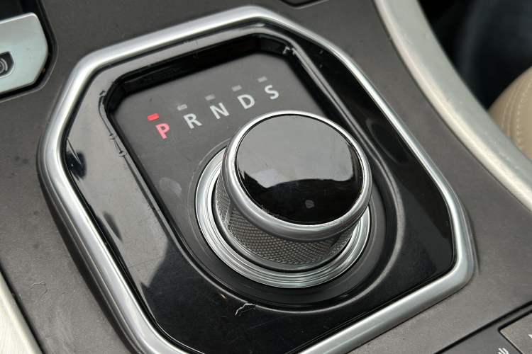 Used Land Rover Range Evoque 2016 2.0T SE Smart Glow Edition Gear Lever