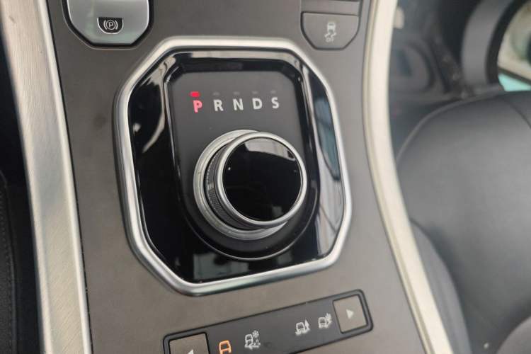 Used Land Rover Range Evoque 2016 2.0T SE Smart Glow Edition Gear Lever