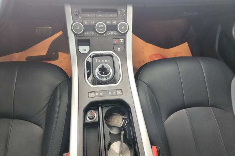 Used Land Rover Range Evoque 2016 2.0T SE Smart Glow Edition Gear Lever