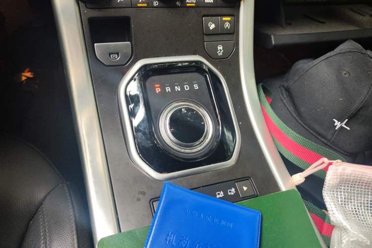 Used Land Rover Range Evoque 2016 2.0T SE PLUS Smart Enjoyment Edition Gear Lever