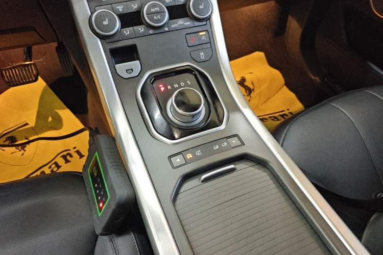 Used Land Rover Range Evoque 2016 2.0T SE Smart Glow Edition Gear Lever
