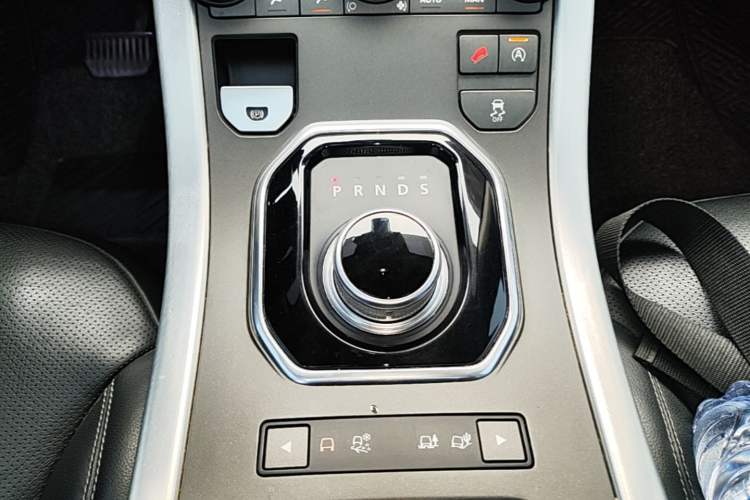 Used Land Rover Range Evoque 2016 2.0T SE PLUS Smart Enjoyment Edition Gear Lever