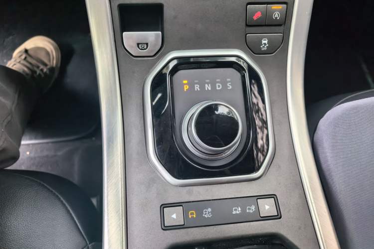 Used Land Rover Range Evoque 2016 2.0T SE Smart Glow Edition Gear Lever