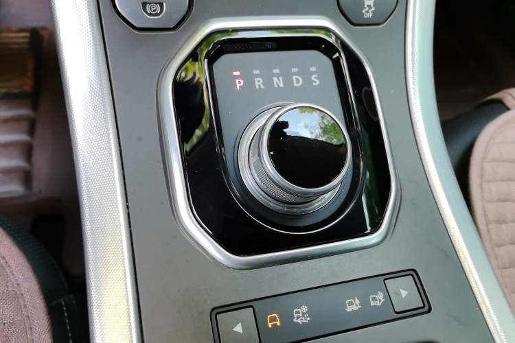 Used Land Rover Range Evoque 2016 2.0T SE PLUS Smart Enjoyment Edition Gear Lever