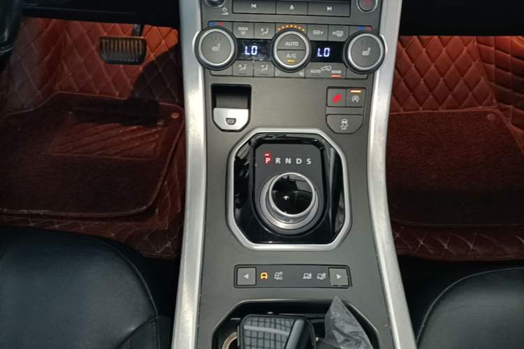 Used Land Rover Range Evoque 2016 2.0T SE Smart Glow Edition Gear Lever