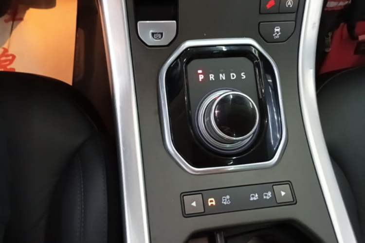 Used Land Rover Range Evoque 2016 2.0T PURE Style Edition Gear Lever