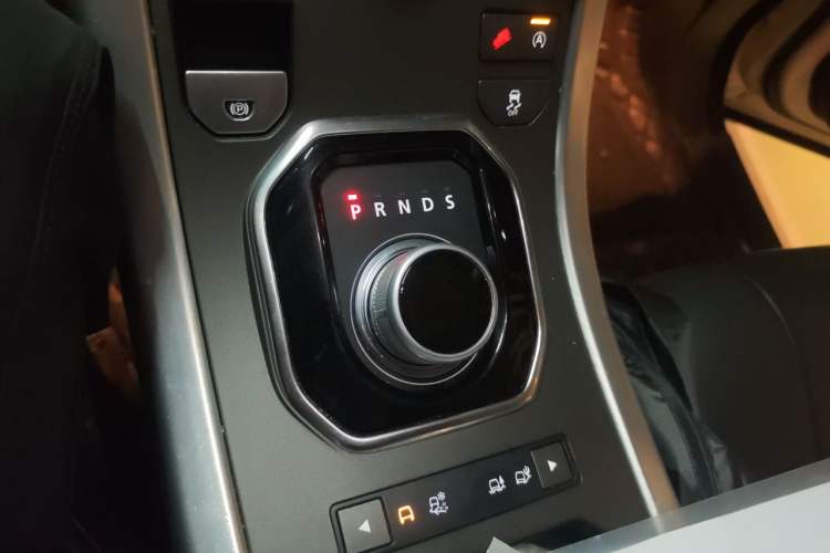 Used Land Rover Range Evoque 2016 2.0T PURE Style Edition Gear Lever