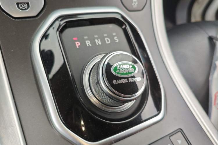 Used Land Rover Range Evoque 2016 2.0T SE Smart Glow Edition Gear Lever