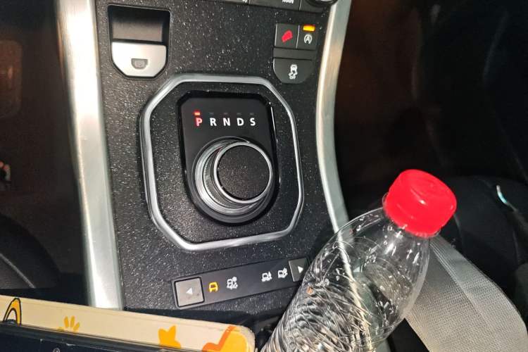 Used Land Rover Range Evoque 2016 2.0T PURE Style Edition Gear Lever
