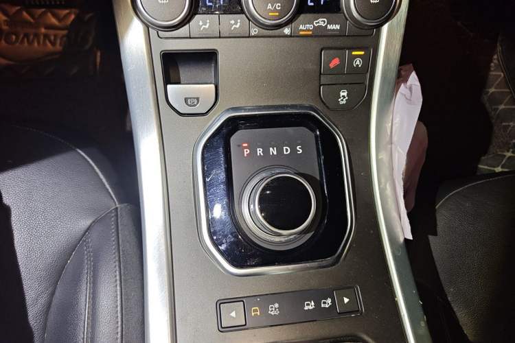 Used Land Rover Range Evoque 2016 2.0T SE Smart Glow Edition Gear Lever