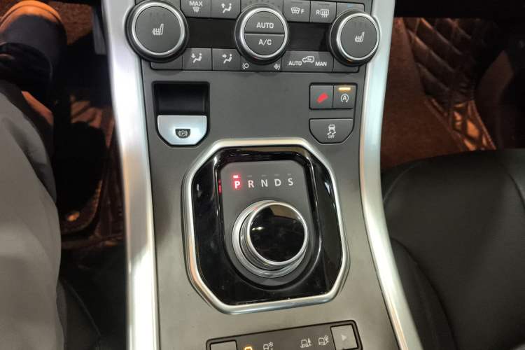 Used Land Rover Range Evoque 2016 2.0T SE Smart Glow Edition Gear Lever