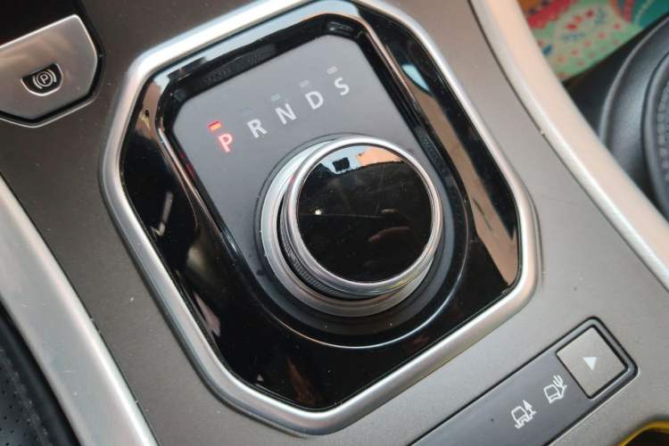 Used Land Rover Range Evoque 2016 2.0T SE Smart Glow Edition Gear Lever