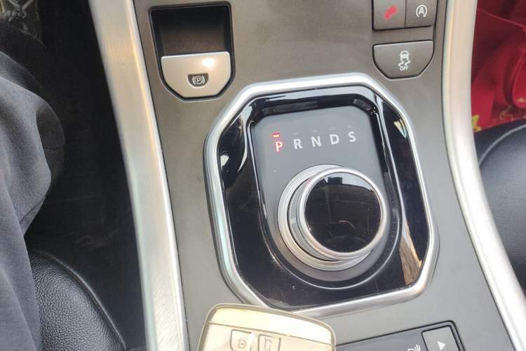 Used Land Rover Range Evoque 2016 2.0T PURE Style Edition Gear Lever
