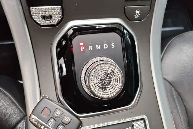 Used Land Rover Range Evoque 2016 2.0T PURE Style Edition Gear Lever