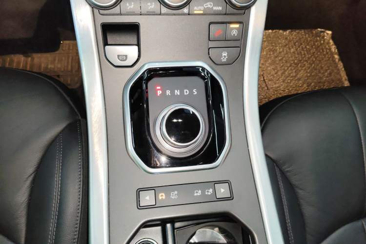 Used Land Rover Range Evoque 2016 2.0T SE Smart Glow Edition Gear Lever