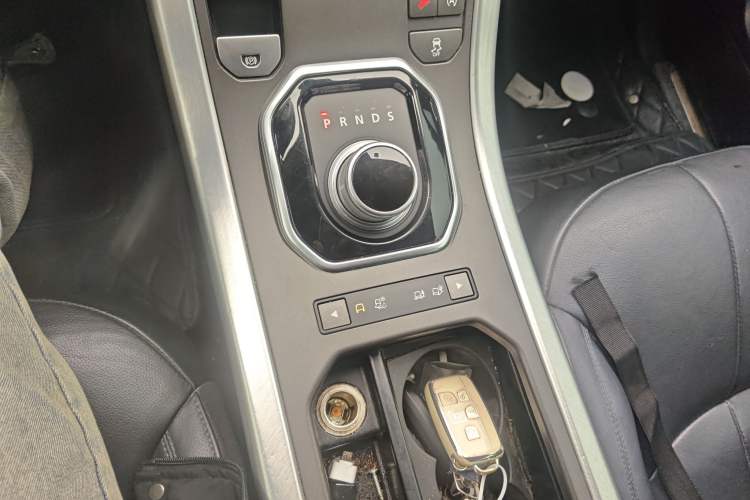 Used Land Rover Range Evoque 2016 2.0T SE Smart Glow Edition Gear Lever