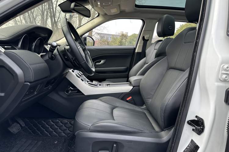 Used Land Rover Range Evoque 2016 2.0T SE Smart Glow Edition Interior 1