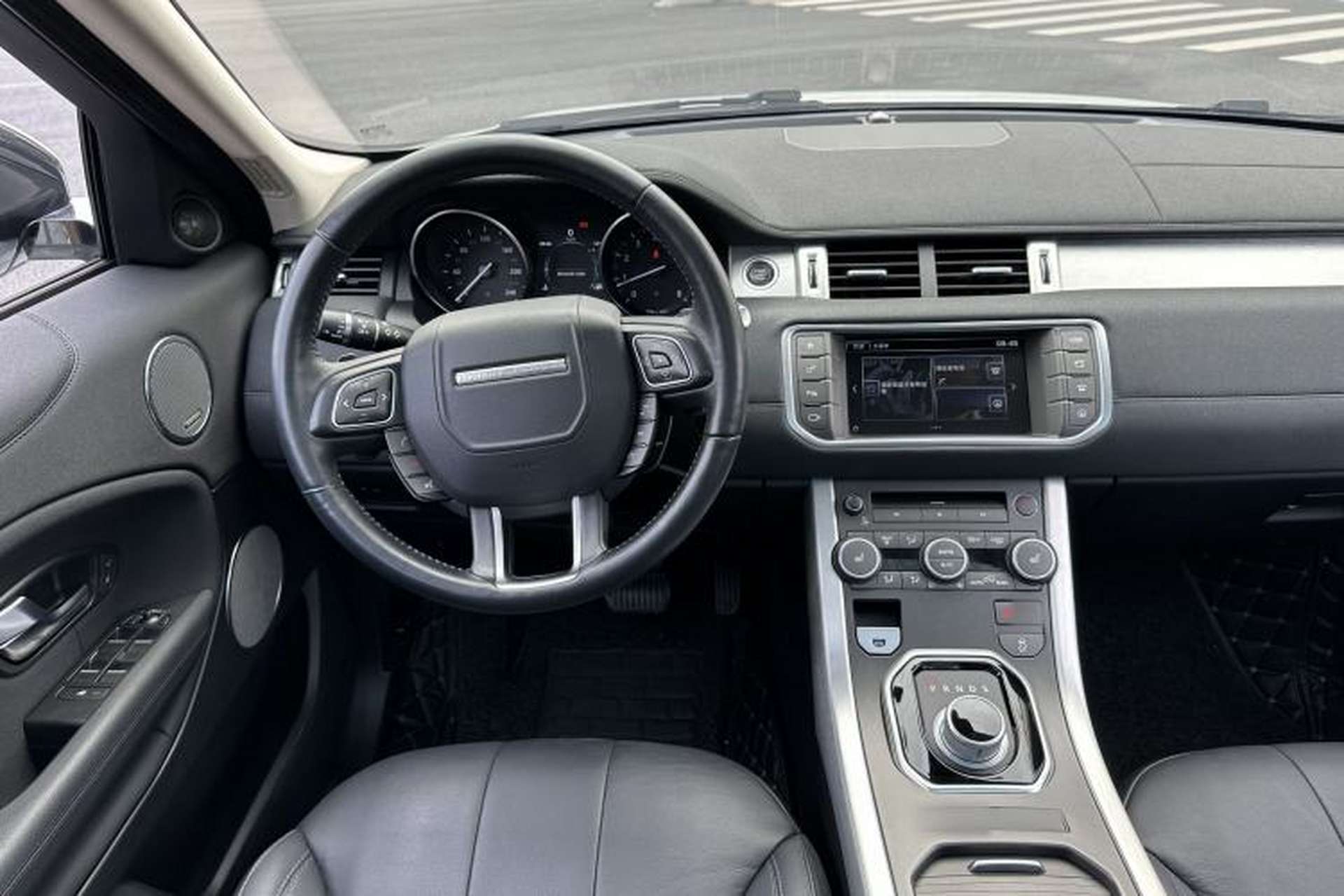 Used Land Rover Range Evoque 2016 2.0T SE Smart Glow Edition Interior 11