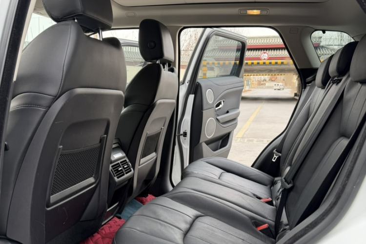 Used Land Rover Range Evoque 2016 2.0T SE Smart Glow Edition Interior 2