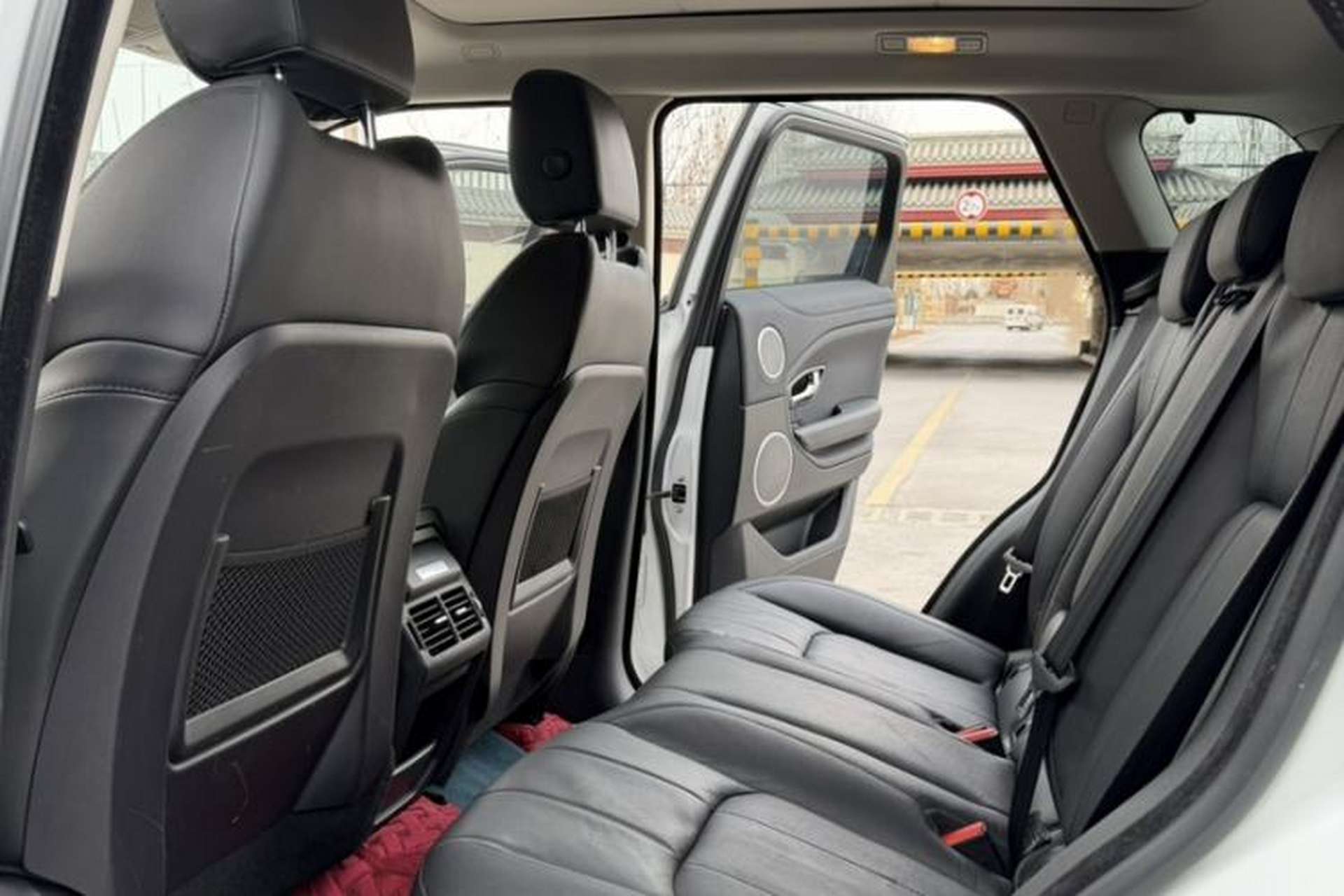 Used Land Rover Range Evoque 2016 2.0T SE Smart Glow Edition Interior 2