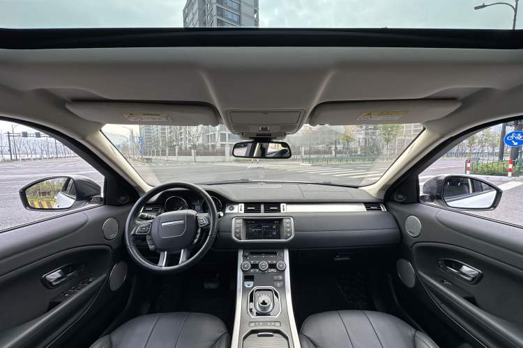 Used Land Rover Range Evoque 2016 2.0T SE Smart Glow Edition Interior 2