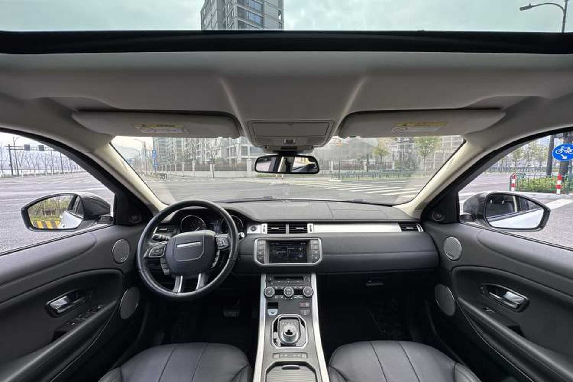 Used Land Rover Range Evoque 2016 2.0T SE Smart Glow Edition Interior 2