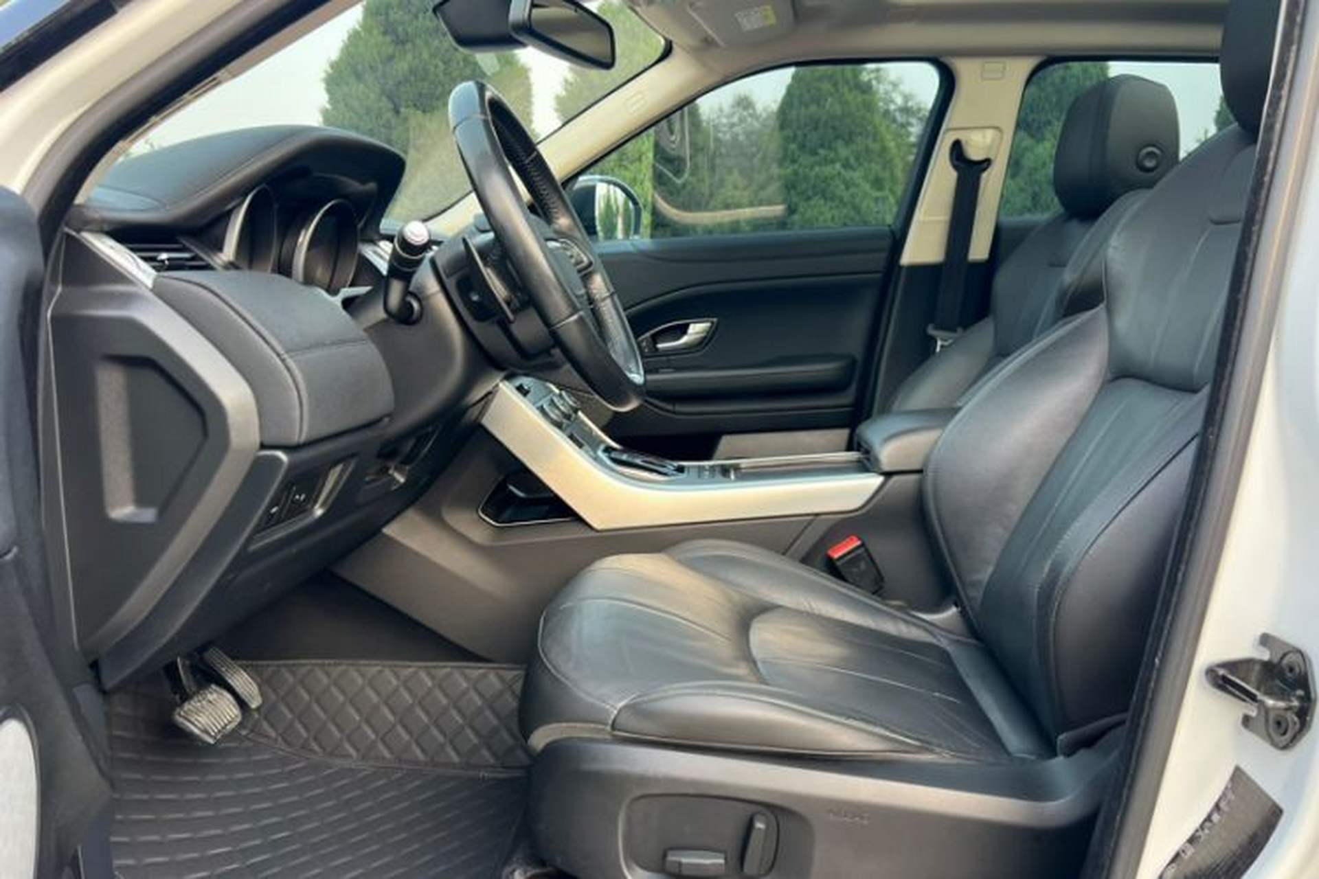 Used Land Rover Range Evoque 2016 2.0T PURE Style Edition Interior 2