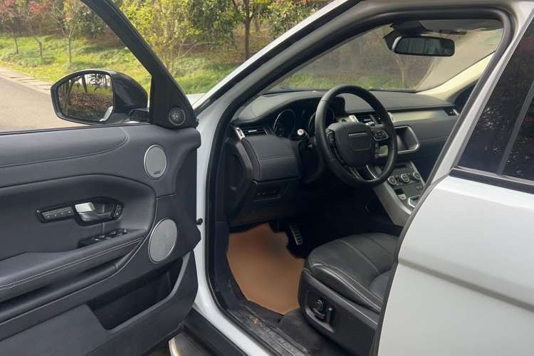 Used Land Rover Range Evoque 2016 2.0T SE PLUS Smart Enjoyment Edition Interior 2