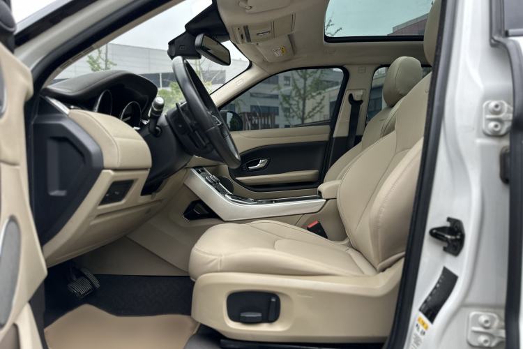 Used Land Rover Range Evoque 2016 2.0T SE Smart Glow Edition Interior 3