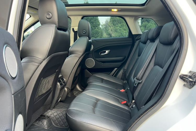 Used Land Rover Range Evoque 2016 2.0T PURE Style Edition Interior 3