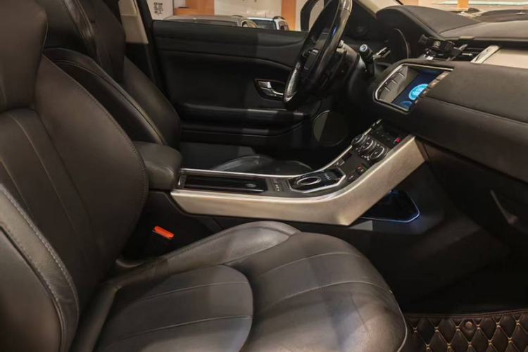 Used Land Rover Range Evoque 2016 2.0T SE Smart Glow Edition Interior 3