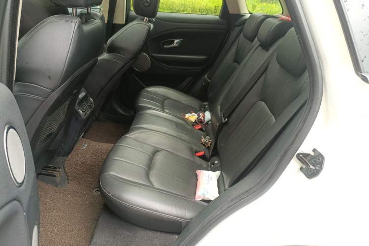 Used Land Rover Range Evoque 2016 2.0T SE Smart Glow Edition Interior 4